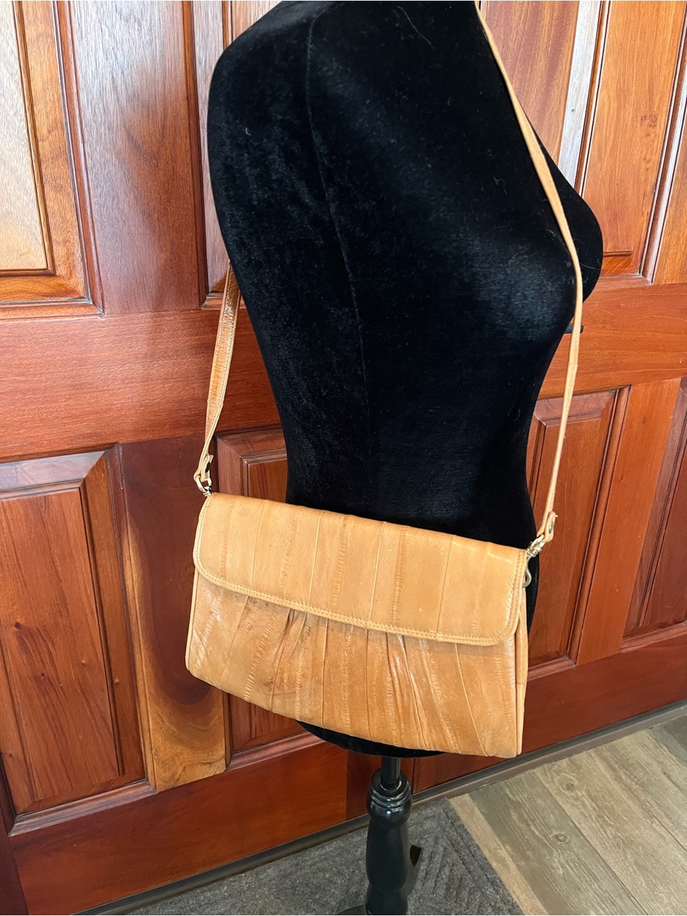 Vintage Victory Korea 100% Exotic Eel Skin Leather Purse Handbag Clutch Tan
